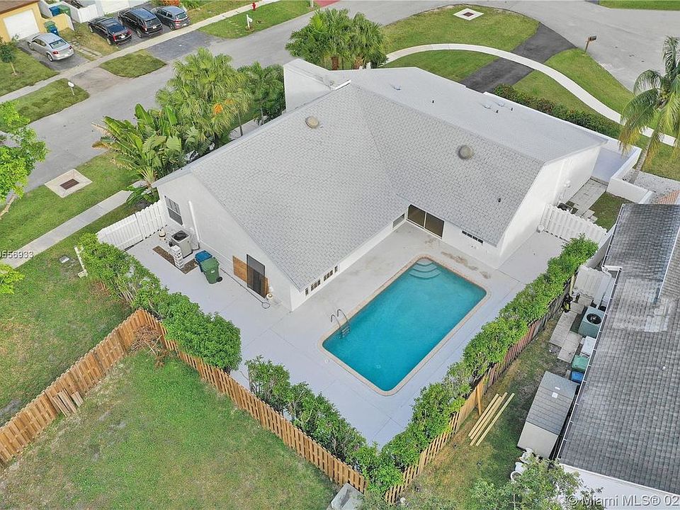 1st image of 16650 Redwood Way