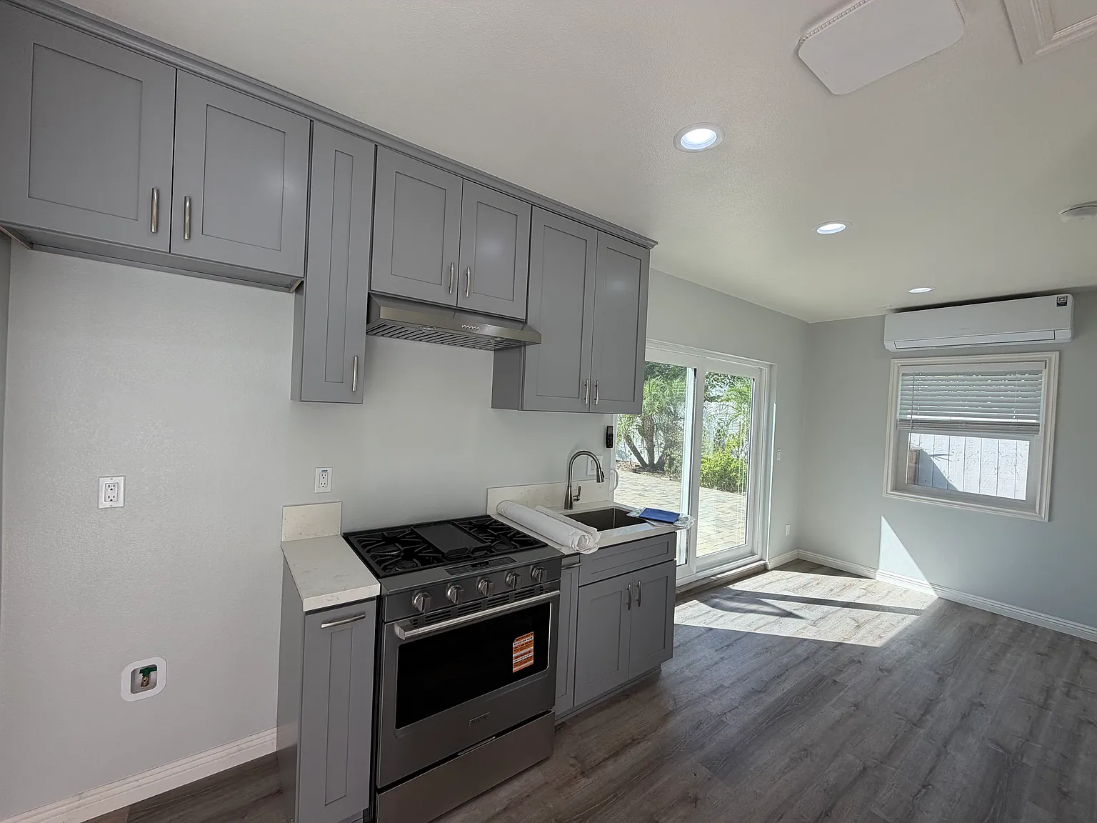 1 bed, 500 sqft, $1,900 — Photo 4