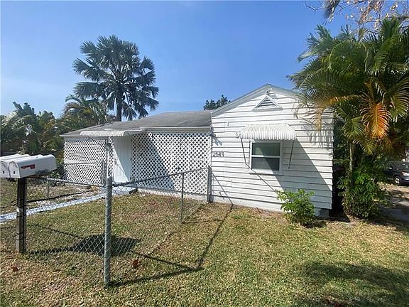 3rd image of 2549 NE 190th St APT 1