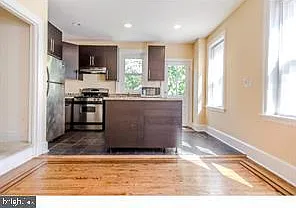 476 Lyceum Ave — Photo 8
