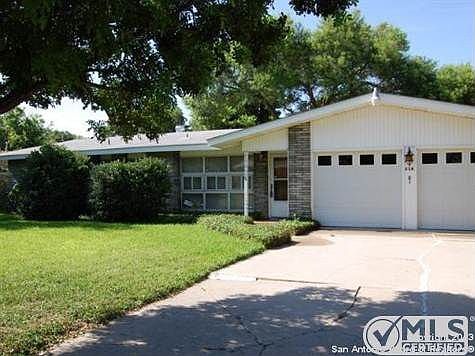 1st image of 218 Pinewood Ln
