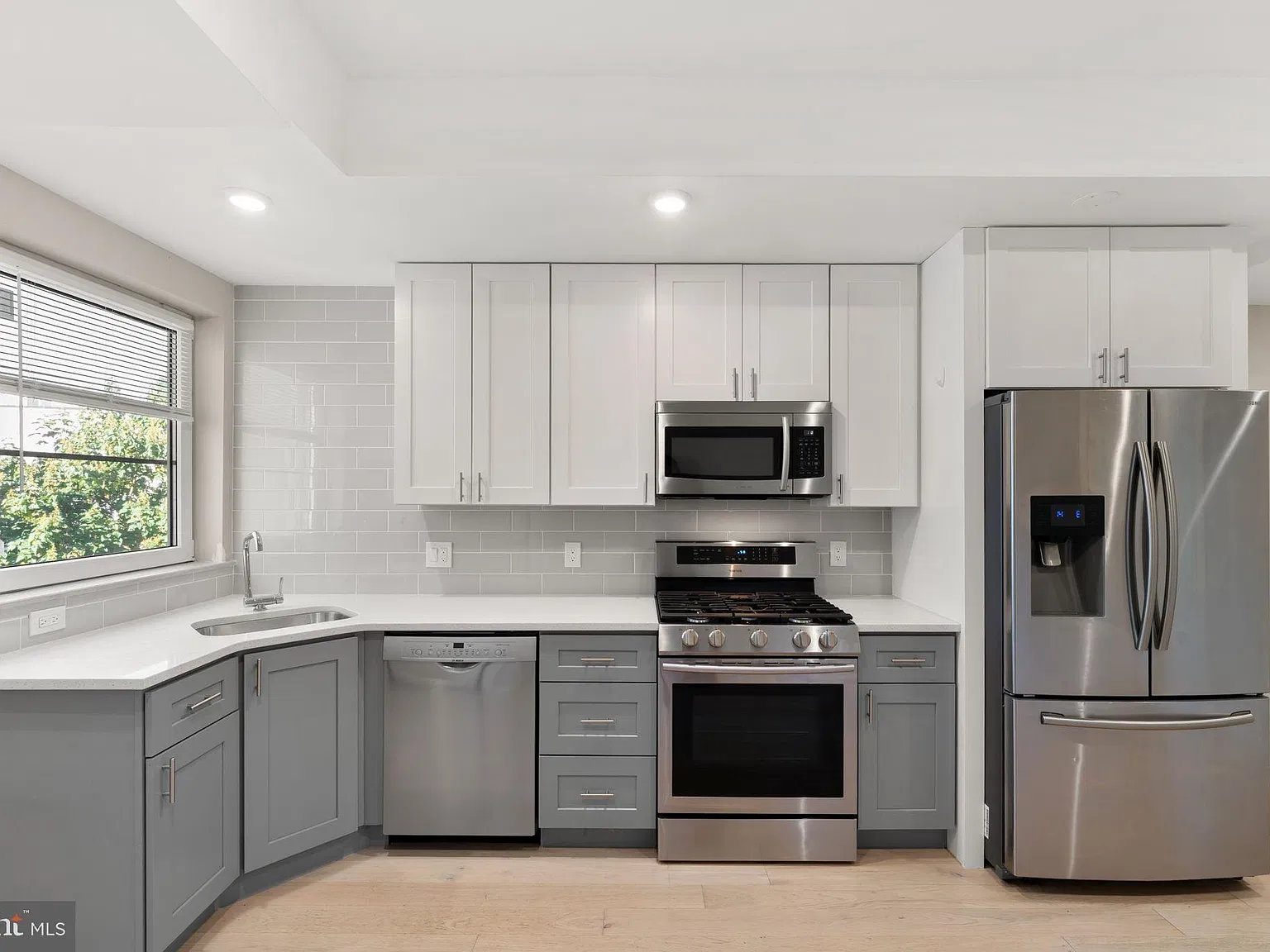 2110 W Master St — Photo 2