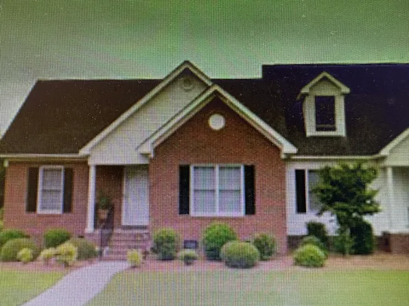 609 Amberdale West Cir, Lumberton, NC 28358