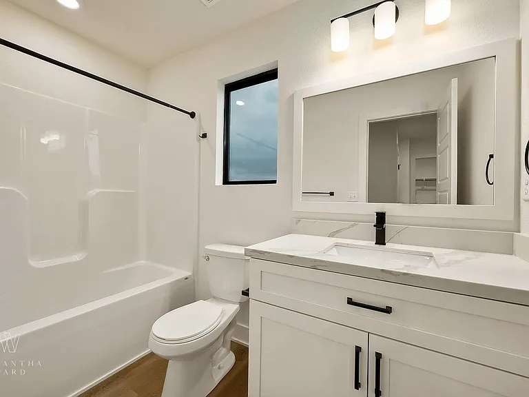 330 N Conway St — Photo 8
