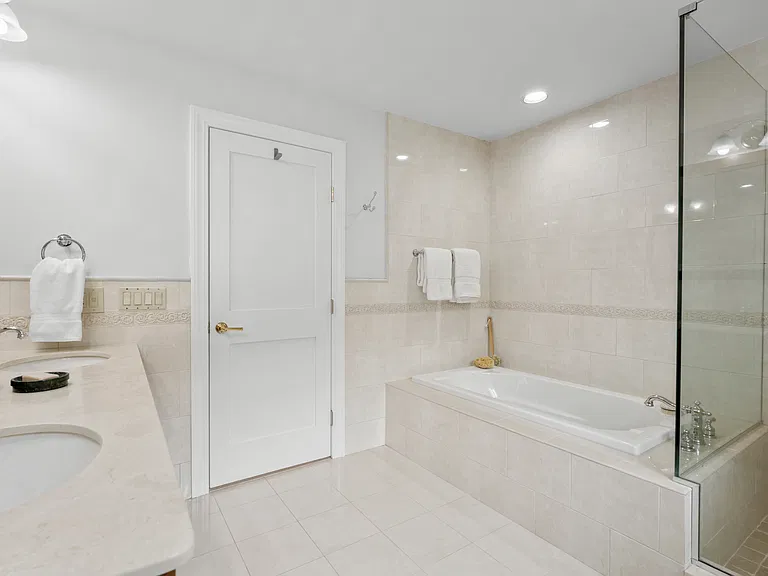 525 Carroll Ave — Photo 23