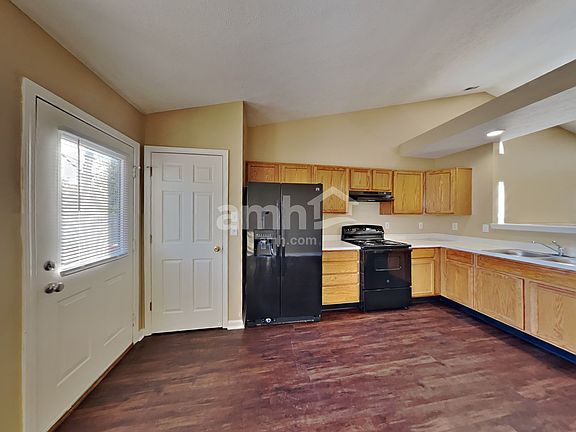 3rd image of 1137 Thornwood Dr