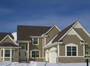 10665 Bouldercrest Dr, South Lyon, MI 48178