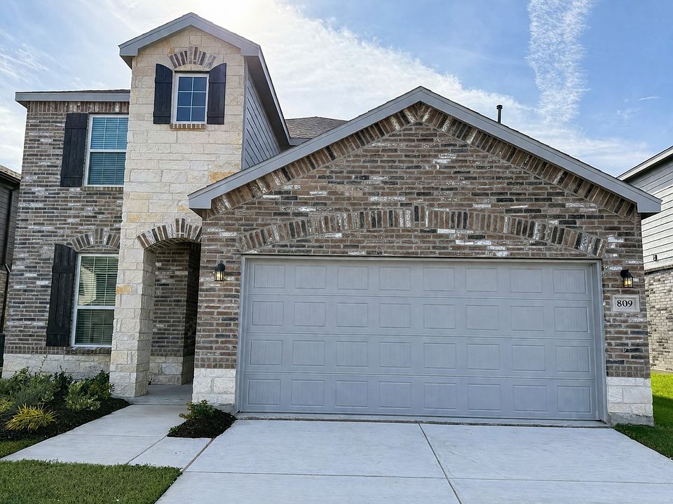 1st image of 809 Marigold St