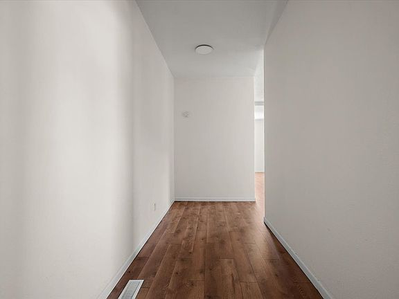 ENTRECE LONG WALKWAY