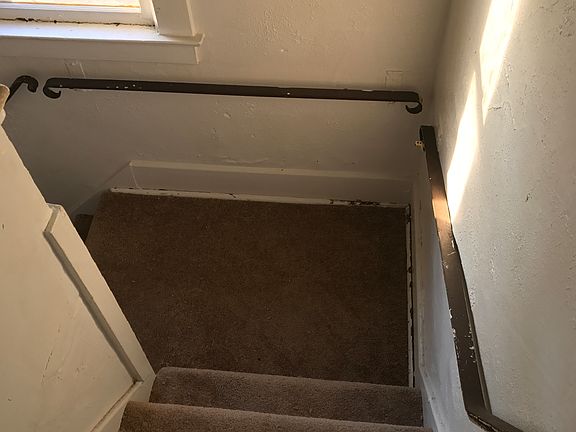 5th image of 2046 Elliott Ave