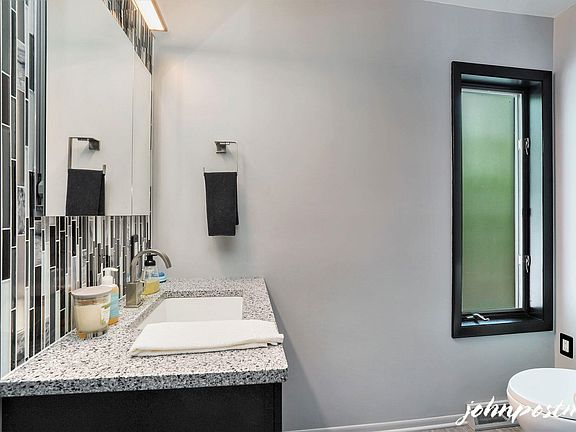 5th image of 3322 Midland Dr SE