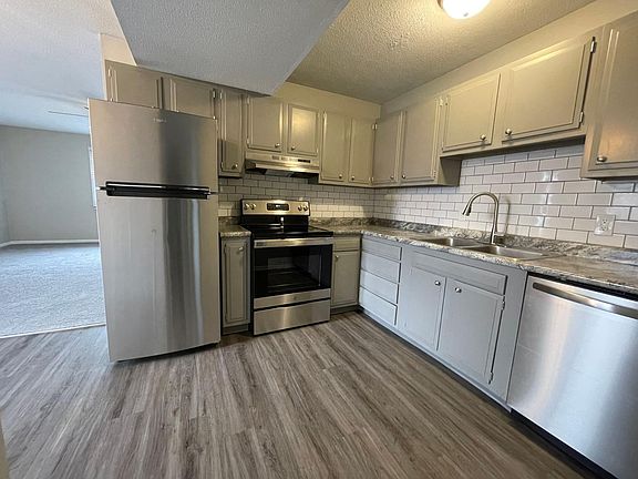 3rd image of 1942 G St #4