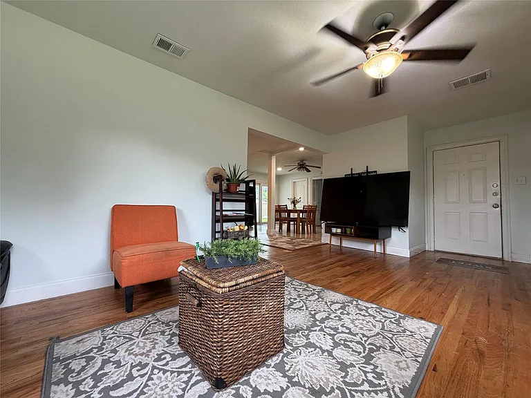 9507 Vogue Ln — Photo 6