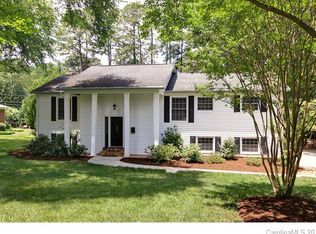 945 Bridlepath Ln, Charlotte, NC 28211
