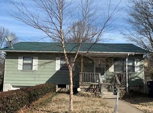 308 E Garland Douglas Dr, Neosho, MO 64850