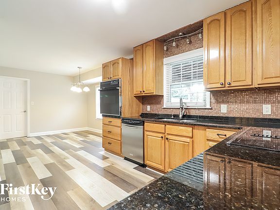 4th image of 3225 Rock Port Dr