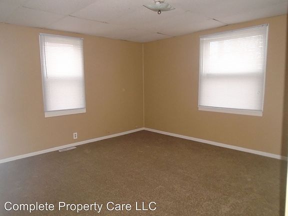 5th image of 223 E 15th St