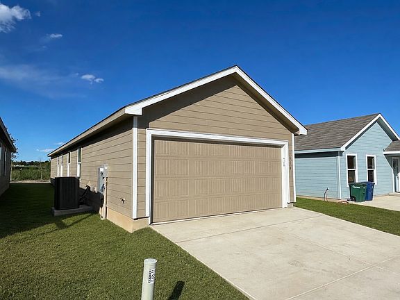 2nd image of 1019 Magrum Way