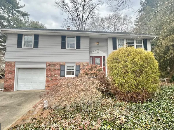 275 Mill Rd, Burlington, NJ 08016