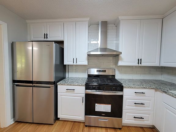 4th image of 103 N Oakland Dr