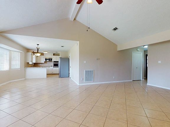 5th image of 39 Stradford Dr