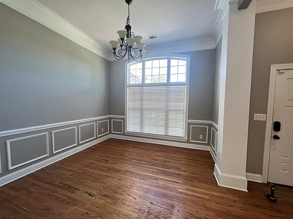 5th image of 430 McIntosh Way