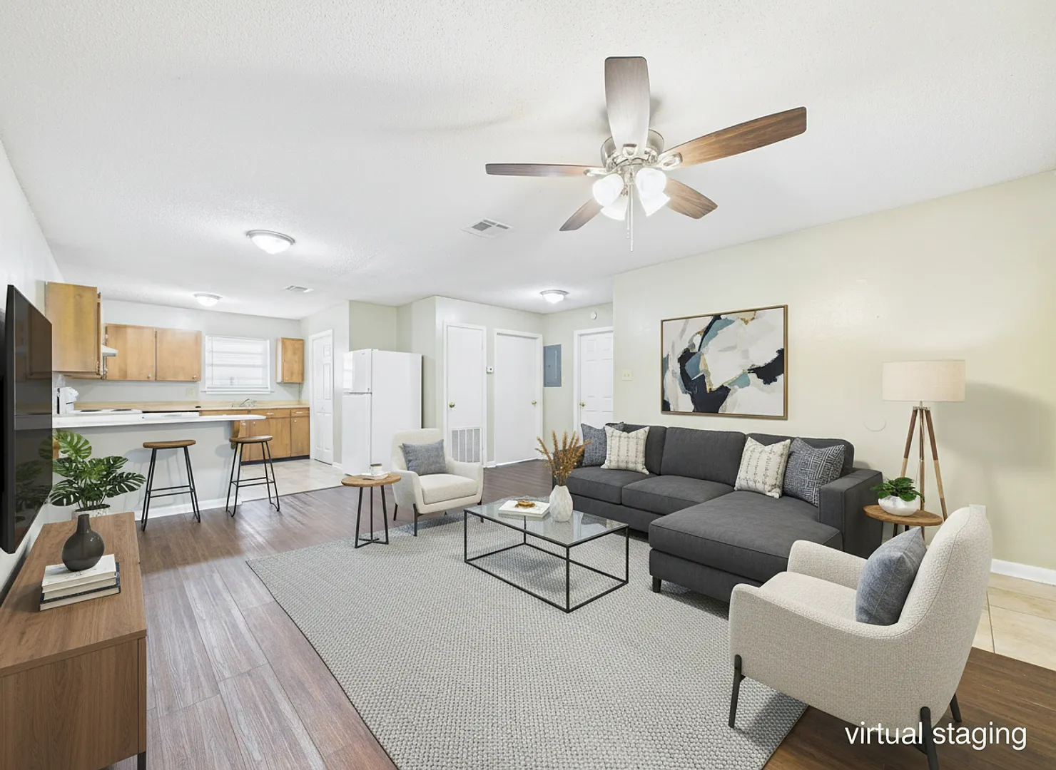Spacious 2 Bedroom, 1 Bath Apartment on Eraste Landry — Photo 1
