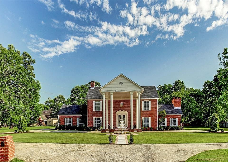 1st image of 1602 Country Club Dr