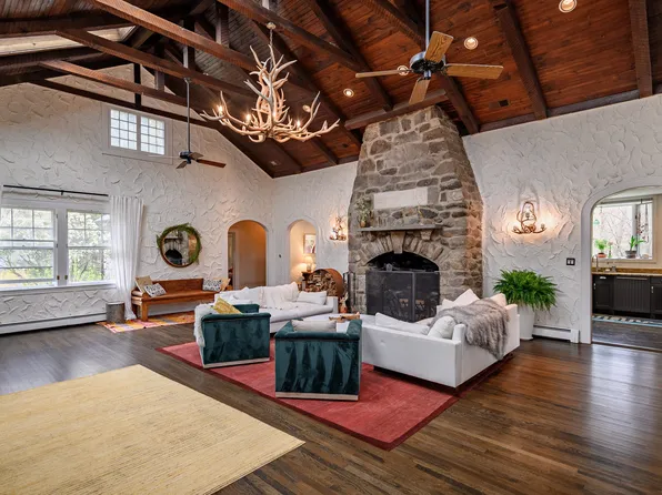 58 Woodchuck Ln, Ridgefield, CT 06877