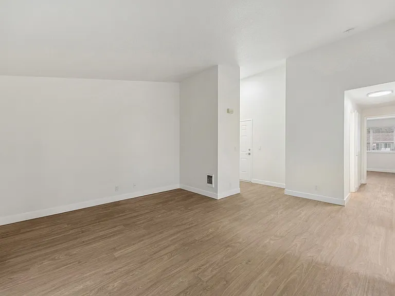 Oak Hill Apartments — Photo 28