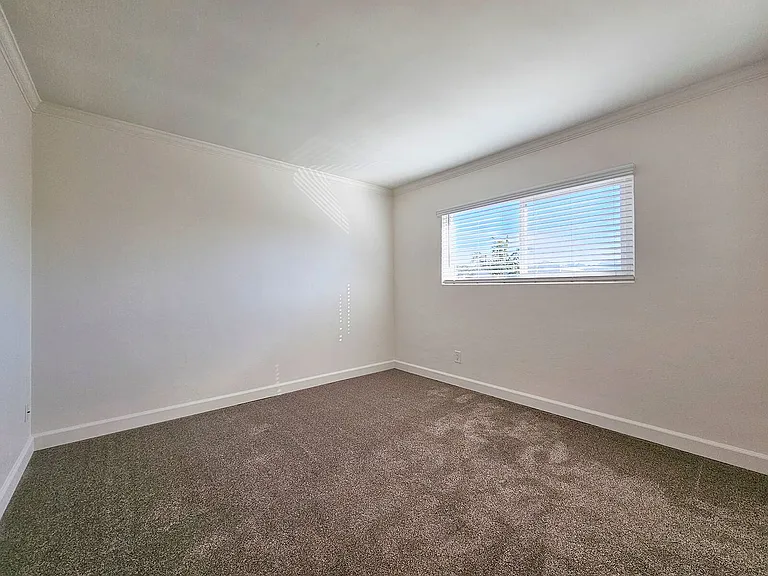 4418 Bond St — Photo 32
