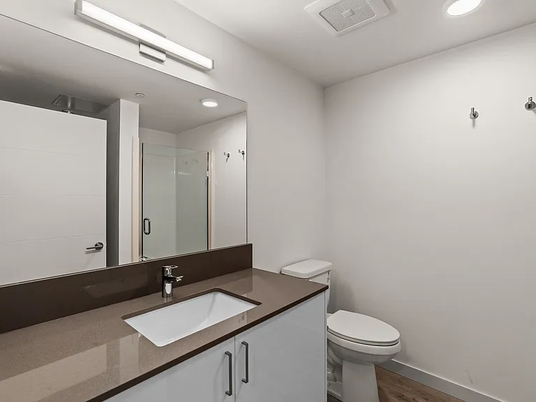 Studio Deluxe Bathroom Studio Deluxe Bathroom