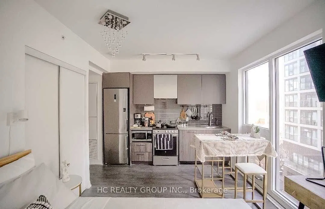 1 bed, $2,000 — Photo 1