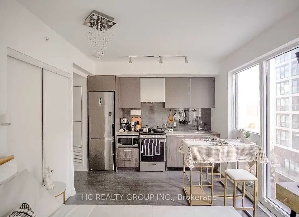 251 Jarvis St #825