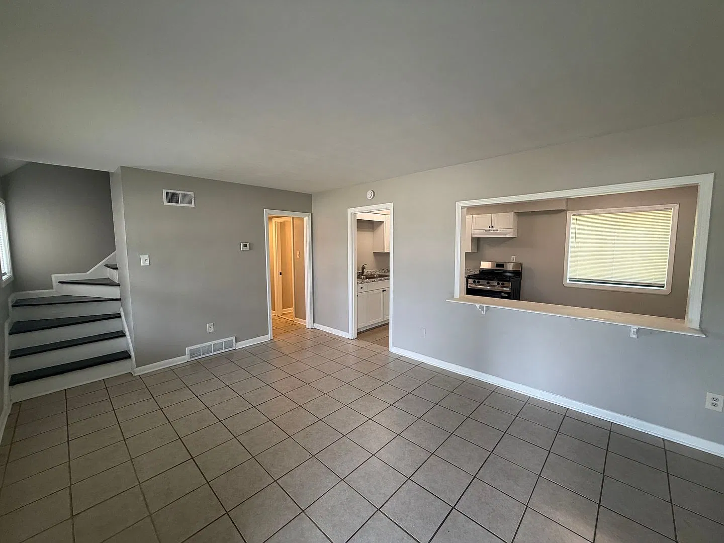 Now Available for Rent 3 bed 2 bath | 4386 Melwood Street, Memphis, TN 38109 — Photo 2