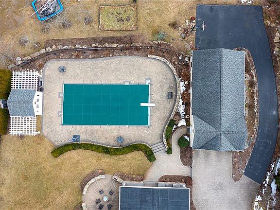 5th image of 5 Lenihan Ln