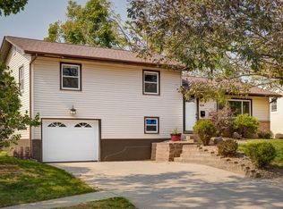 616 26th St NW, Cedar Rapids, IA 52405