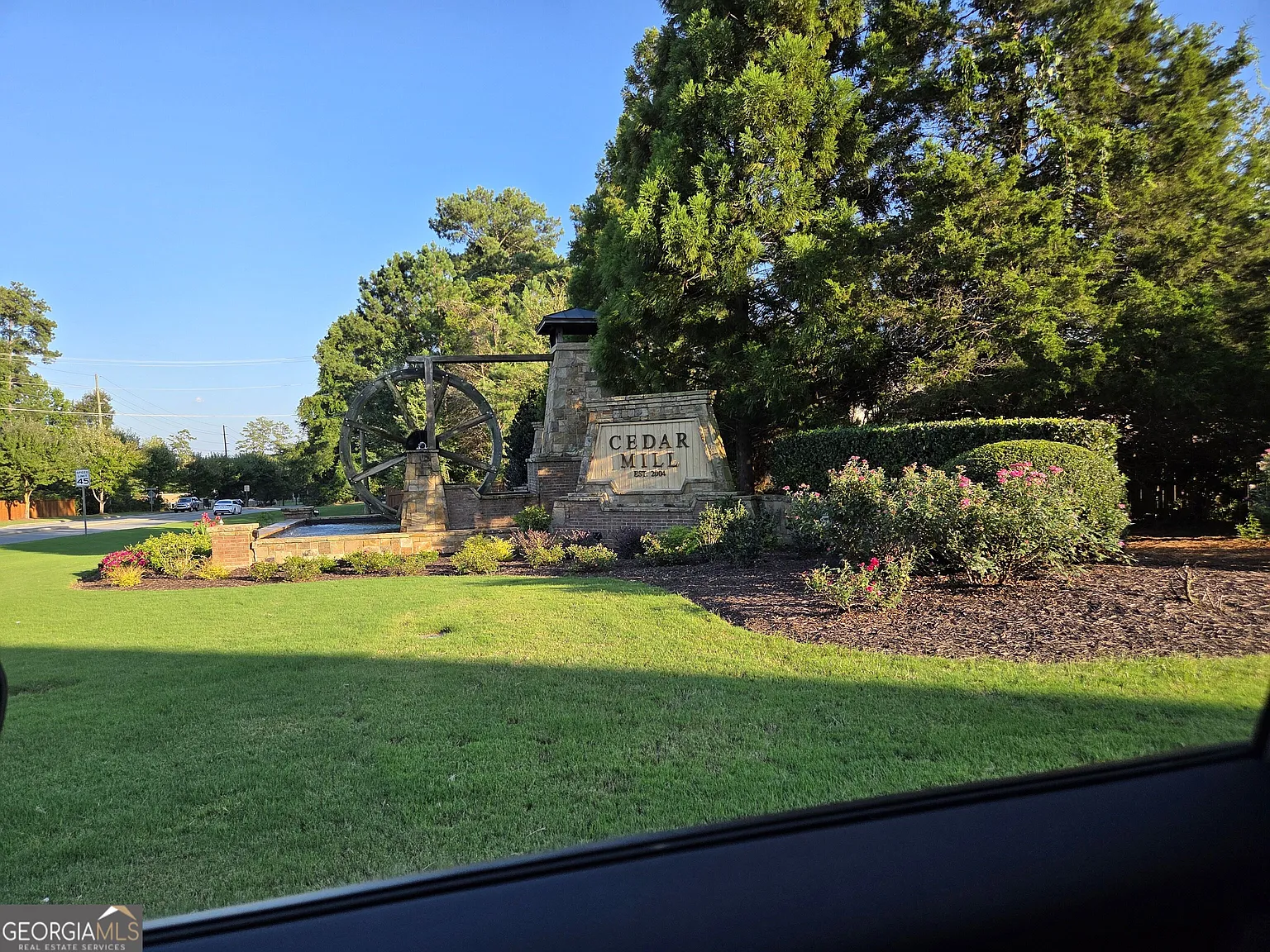 4 bed, 3.5 bath, 3220 sqft, $2,950 — Photo 2