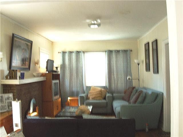 2nd image of 835 Ashland Ave