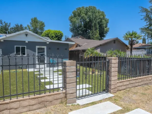 22455 Clarendon St #Adu, Woodland Hills, CA 91367