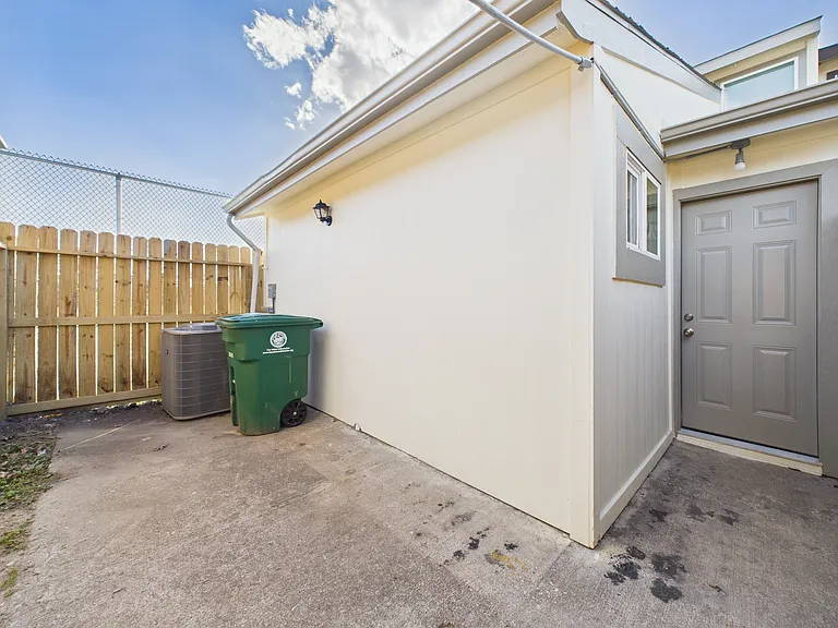 7836 Bateman Ln — Photo 40