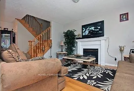 211 Drummond Dr — Photo 1