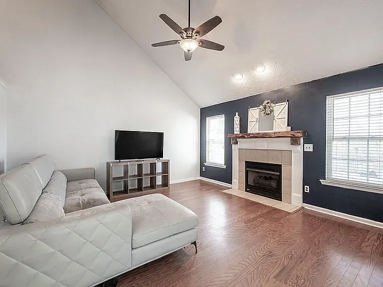 1473 Oxpens Rd — Photo 6