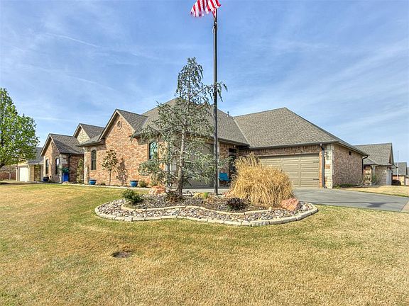 3rd image of 15409 Sugar Loaf Dr