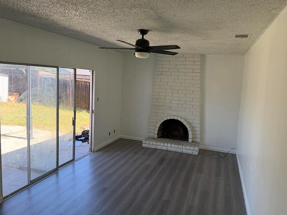 Family room with Fireplace