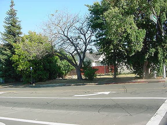 5th image of 828 Alameda St
