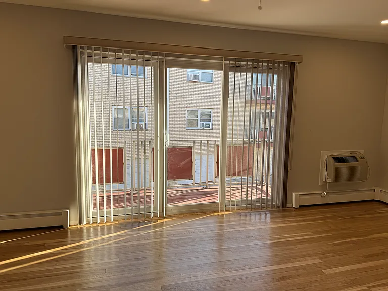 292 Hoover Ave #6 — Photo 10