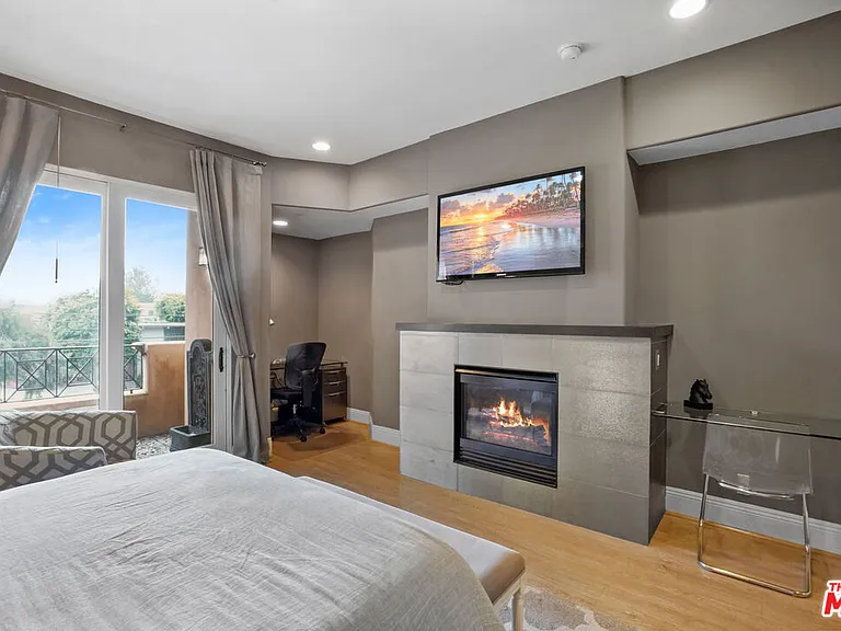 16123 Sunset Blvd #202 — Photo 3