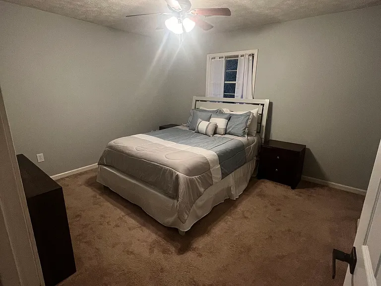 527 University Cir — Photo 8