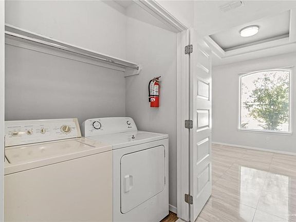 5th image of 512 Downing Ave APT 3